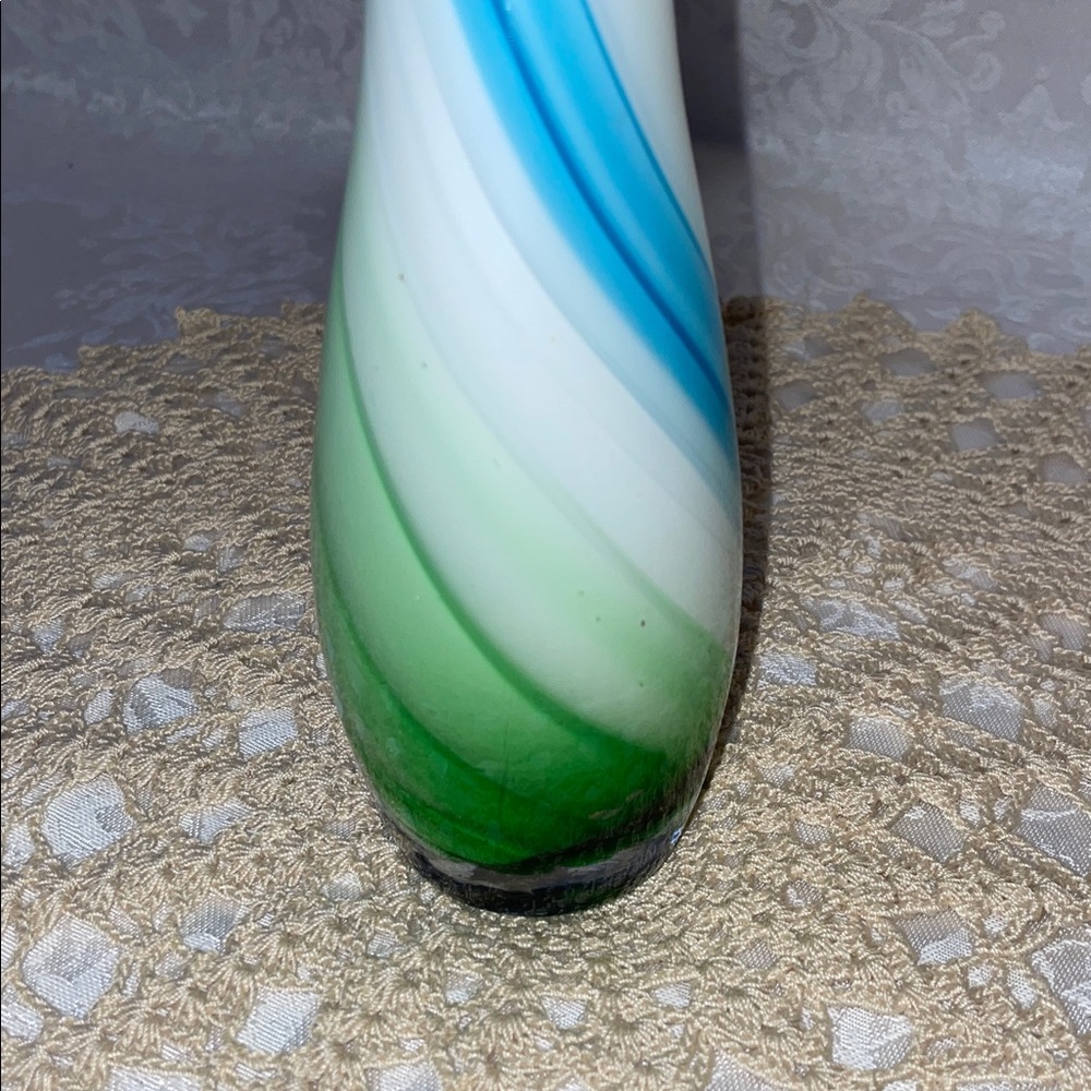 Vintage Kamei Japanese art glass swirl vase. - Picture 2 of 5